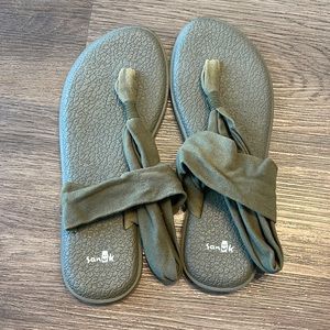 Sanuk yoga sling sandals, olive green